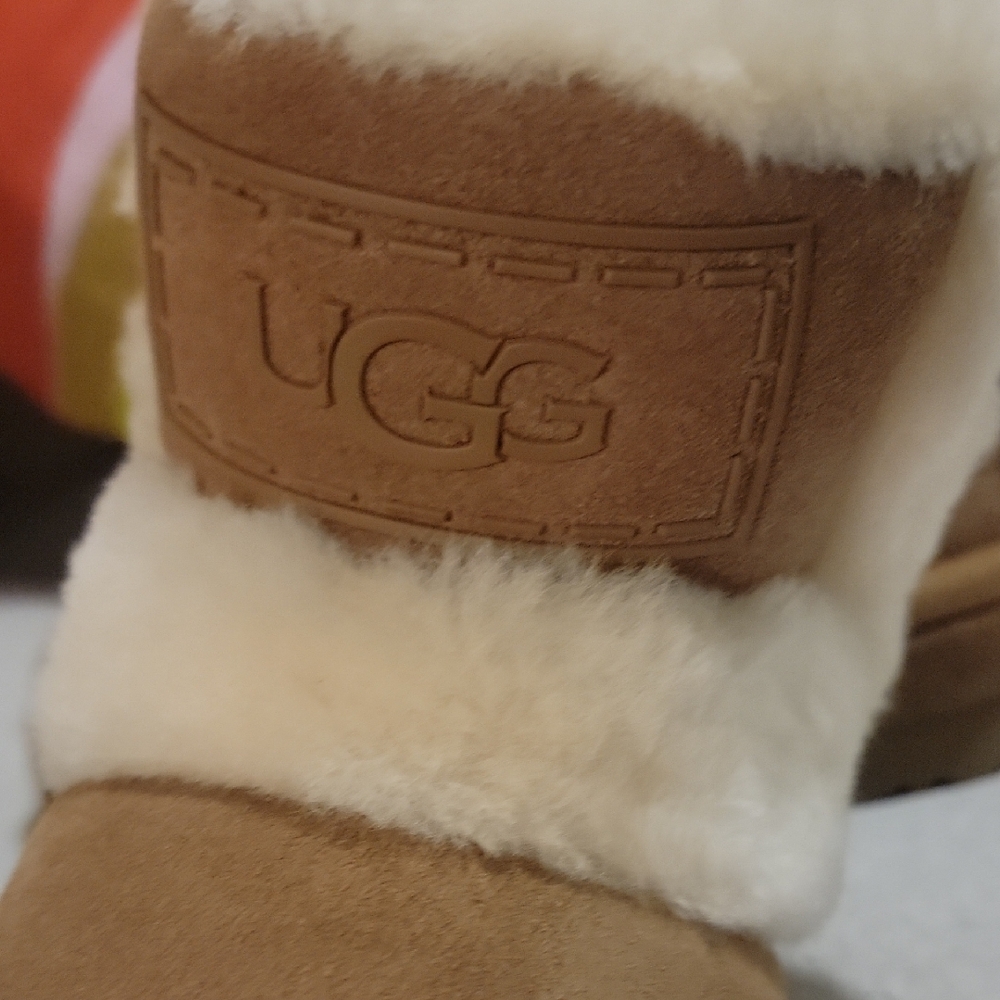 UGG 🔥 Ladies Tan and Cream Cozy Boots NEW !! - Picture 6 of 6